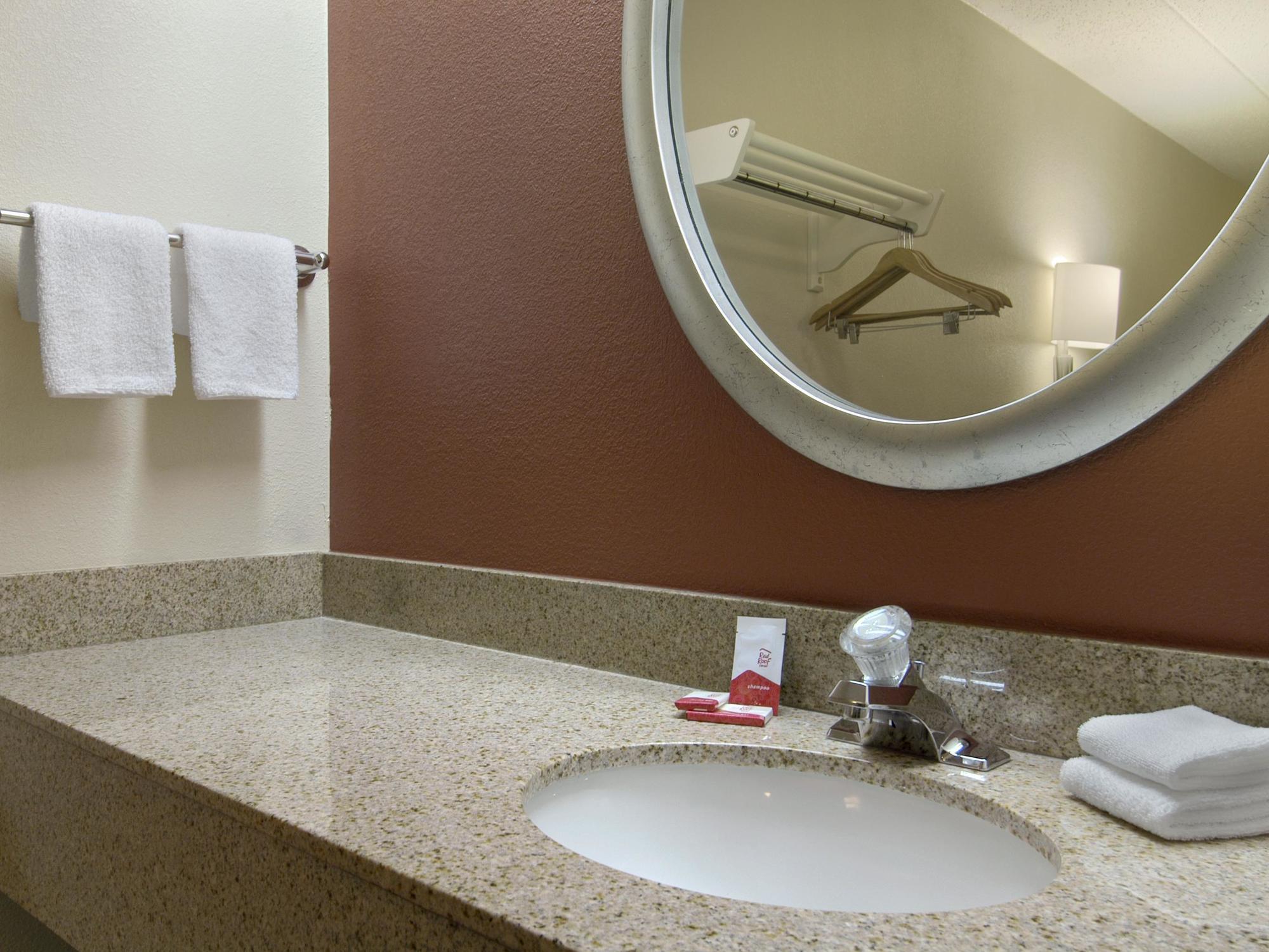 Red Roof Inn Detroit - Roseville St Clair Shores Oda fotoğraf
