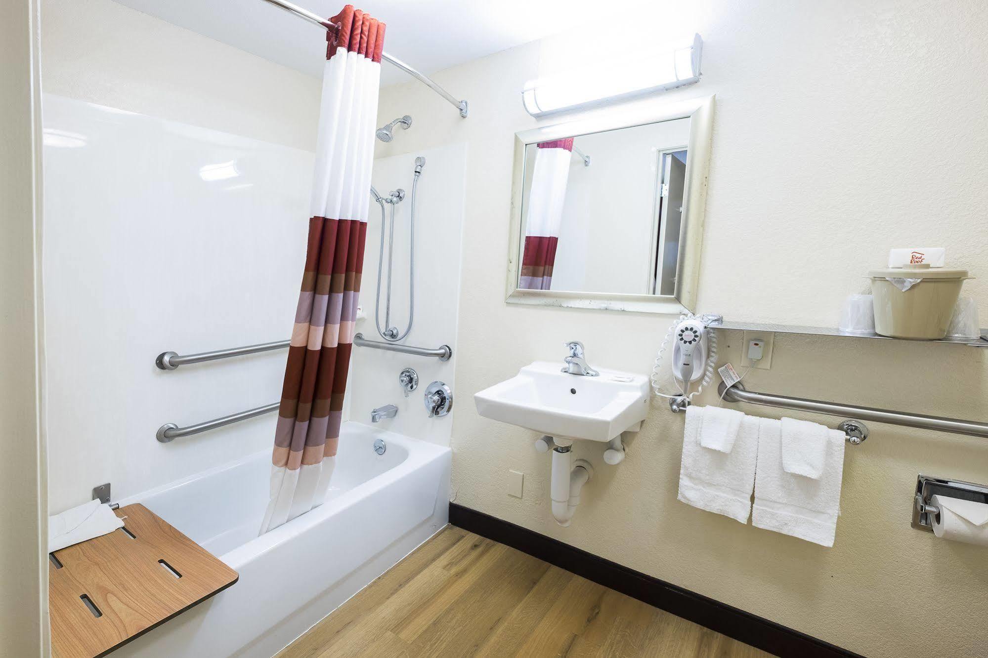 Red Roof Inn Detroit - Roseville St Clair Shores Dış mekan fotoğraf
