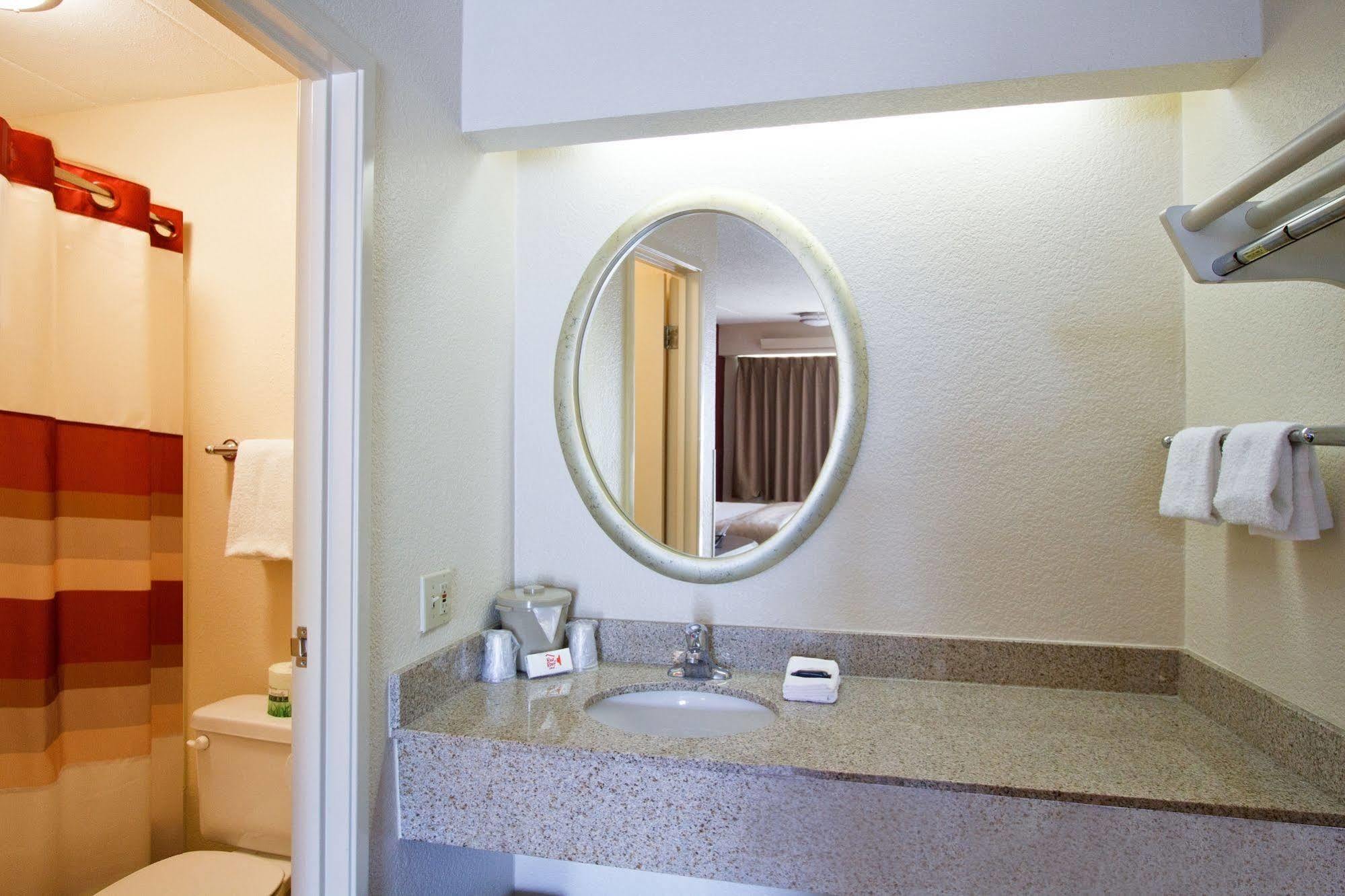 Red Roof Inn Detroit - Roseville St Clair Shores Dış mekan fotoğraf